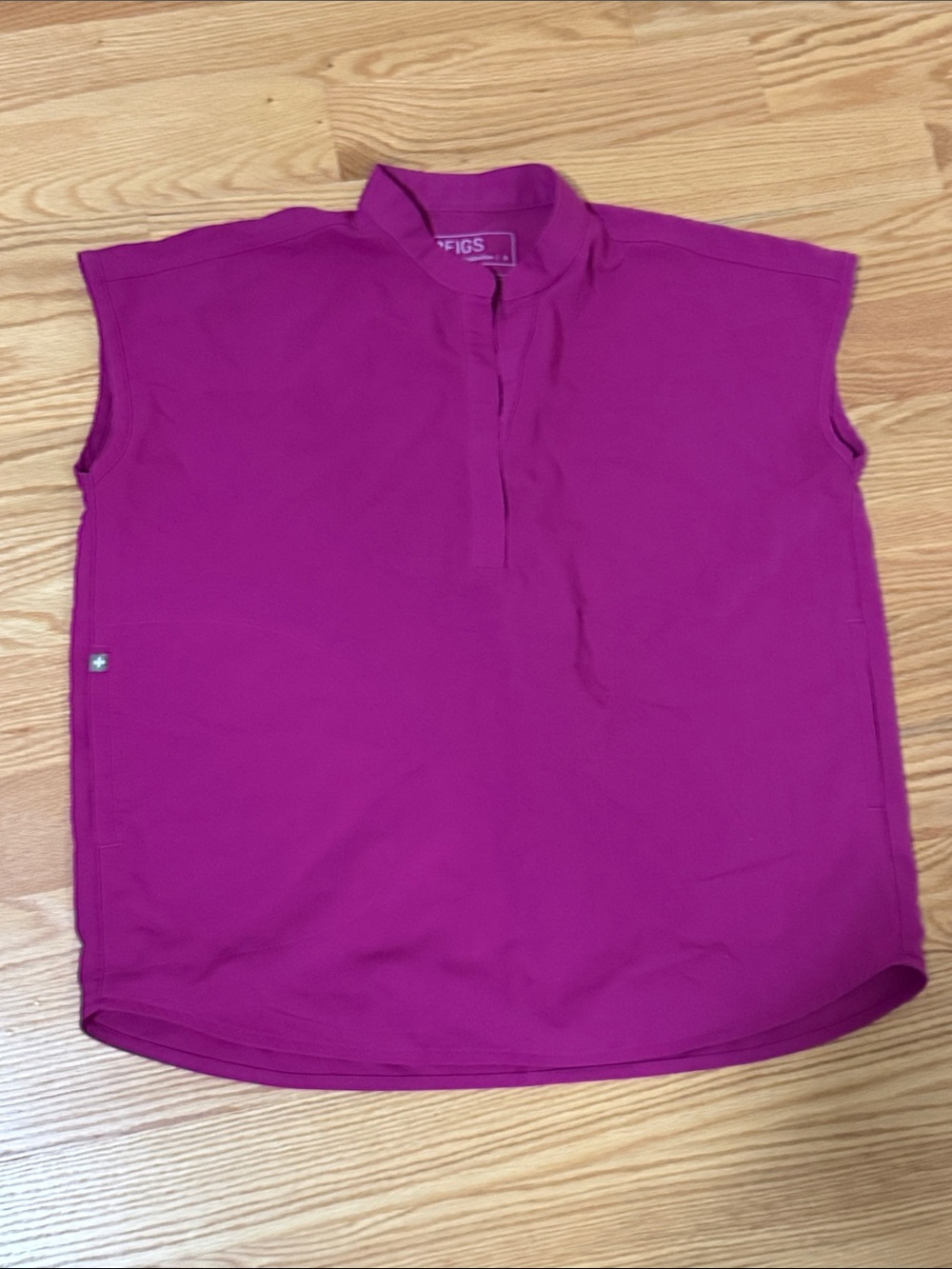 FIGS Rafaela scrubs top SIZE SMALL